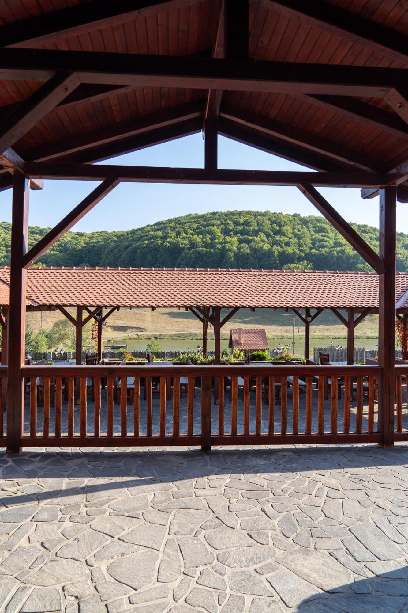 Hotel 5.Evszak Sfântu-Gheorghe Exterior foto