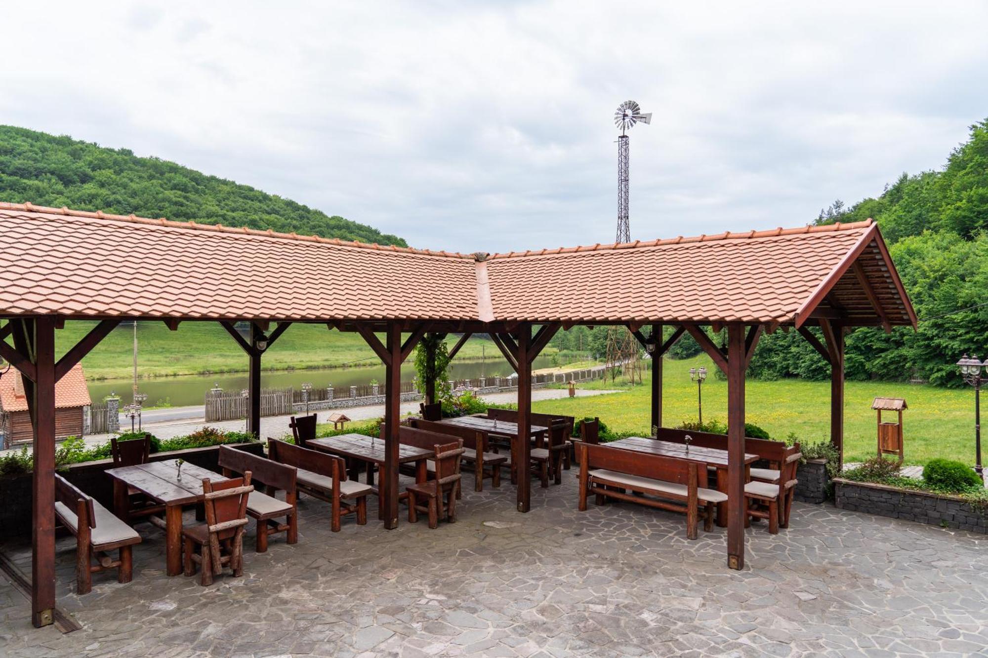 Hotel 5.Evszak Sfântu-Gheorghe Exterior foto